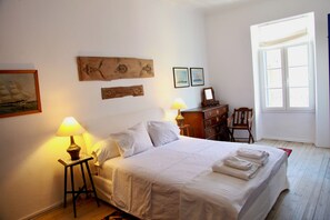 4 多间卧室、熨斗/熨衣板、WiFi、床单