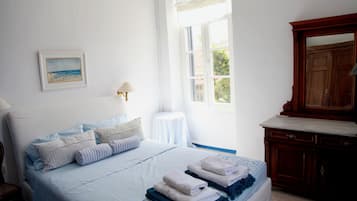 4 quartos, ferros/tábuas de passar roupa, Wi-Fi, roupa de cama