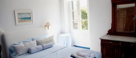4 chambres, fer et planche Ă repasser, Wi-Fi, draps fournis