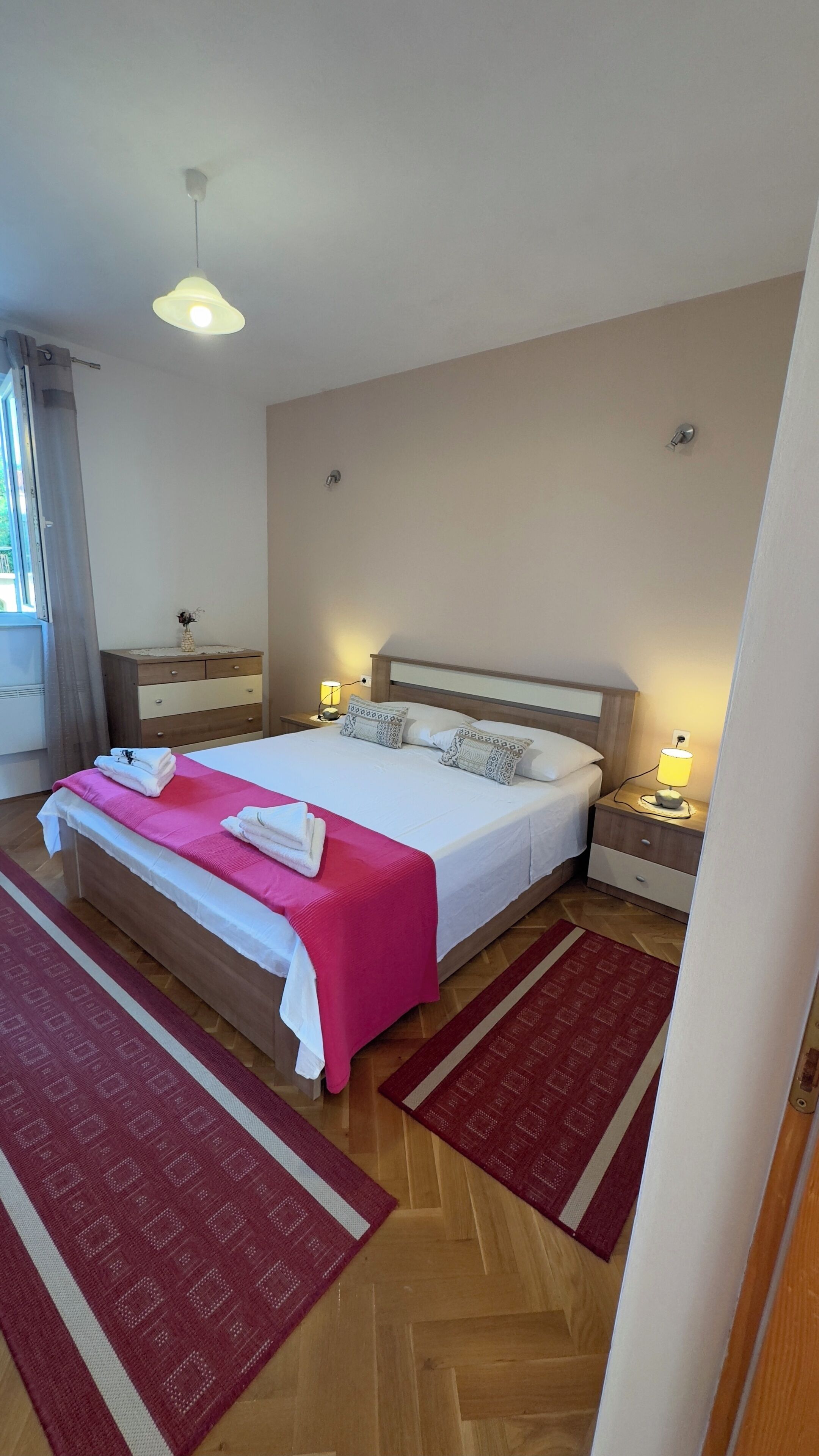 2 bedrooms, iron/ironing board, free WiFi, bed sheets