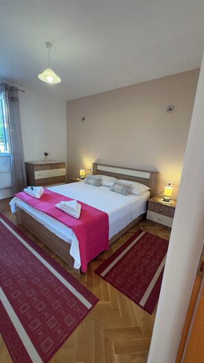 2 bedrooms, iron/ironing board, free WiFi, bed sheets