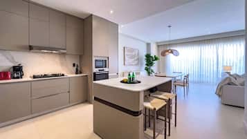 Coffee/tea maker, fridge, microwave, oven
