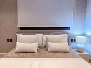 2 bedrooms, iron/ironing board, travel cot, WiFi