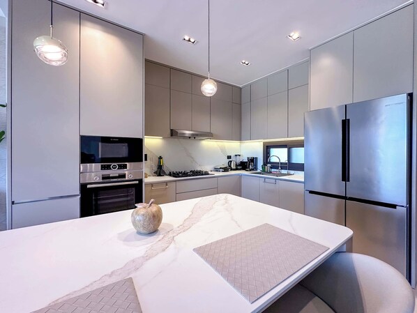 Fridge, microwave, oven, stovetop