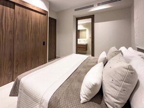 Iron/ironing board, travel cot, WiFi, bed sheets