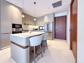 Fridge, microwave, oven, stovetop