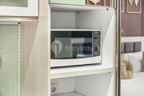 Apartamento, 1 quarto, vista para a cidade | Cozinha privada | Frigobar, micro-ondas, cooktop, talheres/pratos/utensílios de cozinha