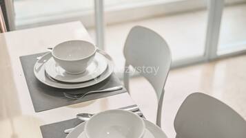 Departamento, 1 habitación, vista a la ciudad | Comedor