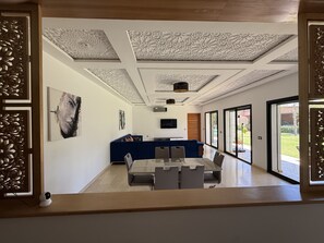 Interni