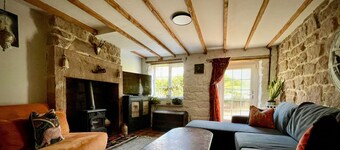 Burtys Snug Cromford UNESCO Peak District central village studio - Pet Friendly