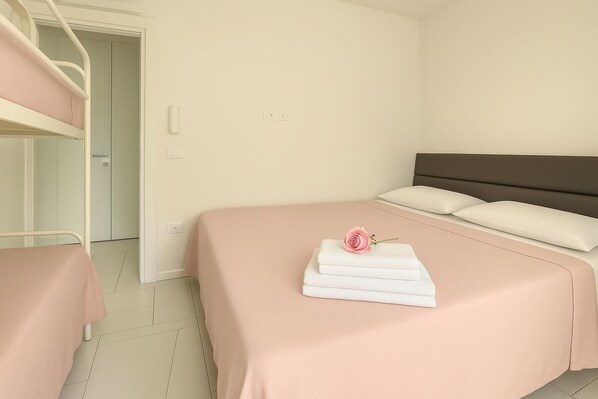 1 habitación y ropa de cama