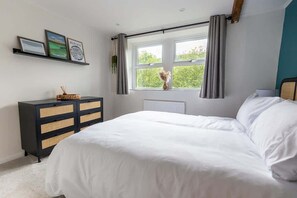 3 slaapkamers, een strijkplank/strijkijzer, wifi, beddengoed
