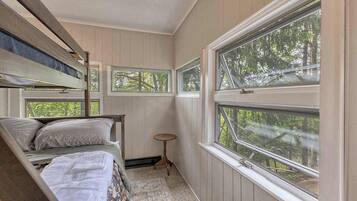 3 bedrooms, desk, iron/ironing board, travel crib