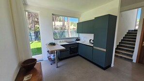 Kylskåp, ugn, spishäll och diskmaskin