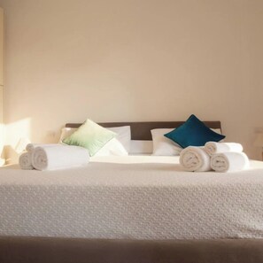 4 bedrooms, desk, iron/ironing board, travel cot