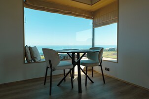 Íbúð - sjávarsýn | 1 svefnherbergi, rúmföt af bestu gerð, rúm með „pillowtop“-dýnum