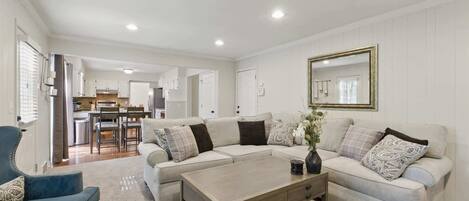 Televisión, chimenea, videojuegos y oficina