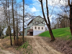 Exterior - Lovely apartment for 4 people with WIFI, TV, patio and pets allowed (Nový Bor)