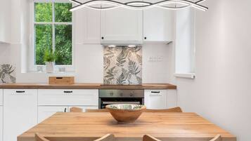 Microondas, horno y lavavajillas