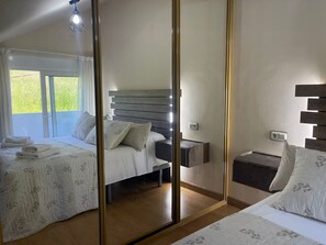 3 bedrooms, iron/ironing board, travel crib, free WiFi