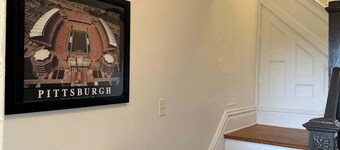 Stunning 3BR-Private Entrance-Renovated-Near City