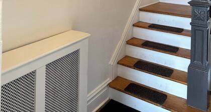 Stunning 3BR-Private Entrance-Renovated-Near City