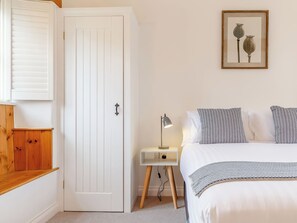 1 bedroom, individually decorated, individually furnished, free WiFi - The Copper House (Truro)