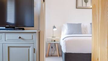 1 bedroom, individually decorated, individually furnished, free WiFi