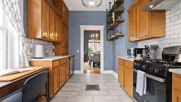 冰箱、微波炉、烤箱、炉灶