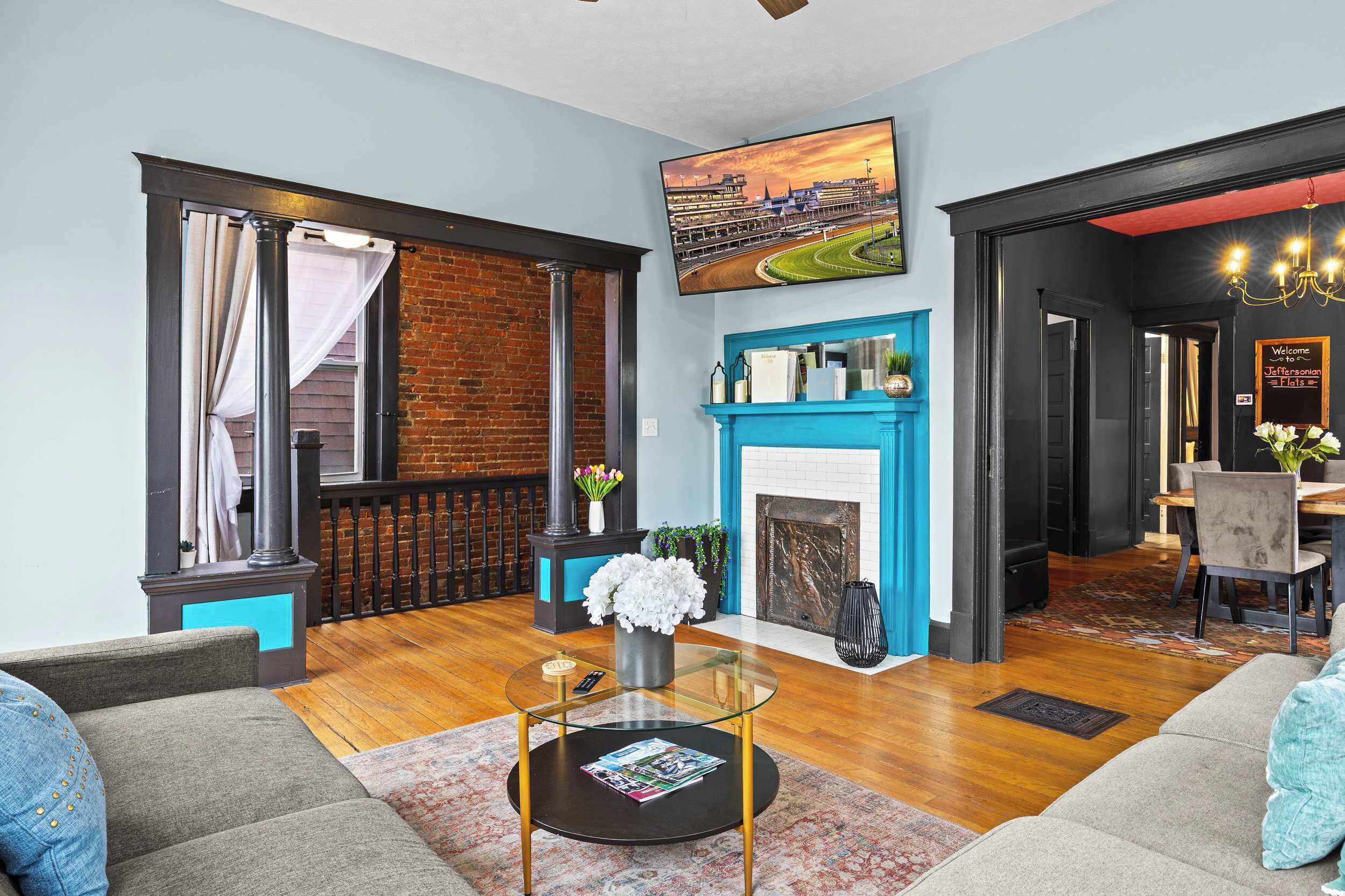 Televisión y oficina 