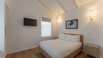 2 bedrooms, iron/ironing board, bed sheets