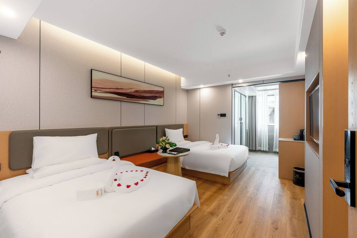 Laptop workspace, free WiFi, bed sheets