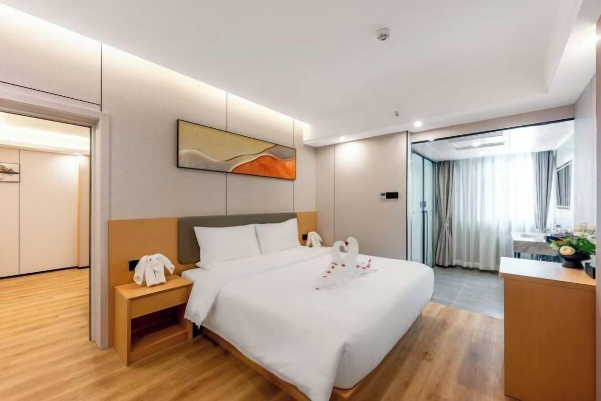 Laptop workspace, free WiFi, bed sheets