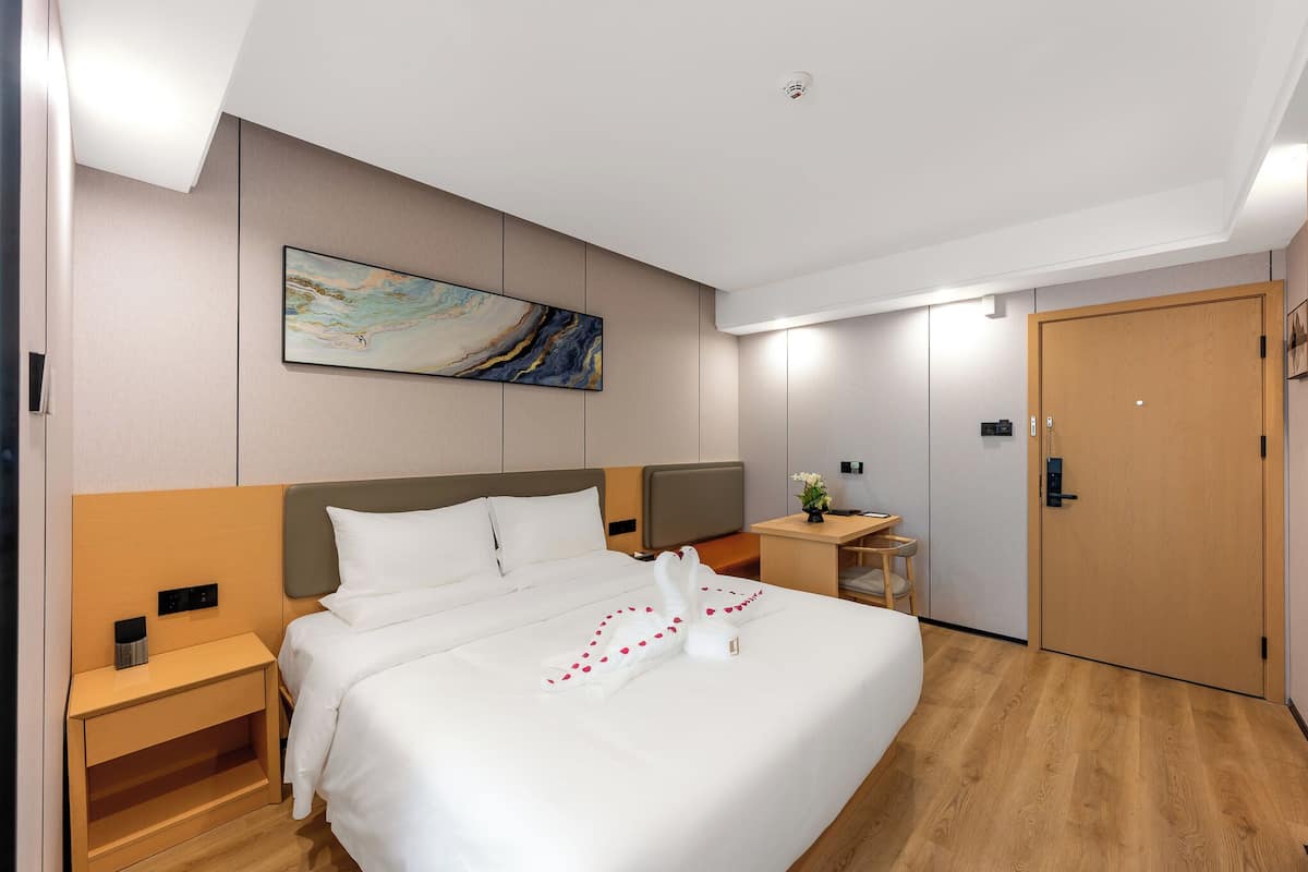 Laptop workspace, free WiFi, bed sheets