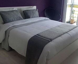Iron/ironing board, WiFi, bed sheets