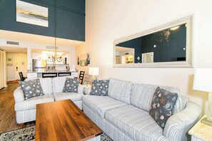 TV - Shore Dr Lake View Retreat w Pools and Pickleball (Myrtle Beach)