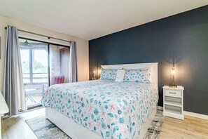 3 bedrooms, iron/ironing board, WiFi, bed sheets - Shore Dr Lake View Retreat w Pools and Pickleball (Myrtle Beach)