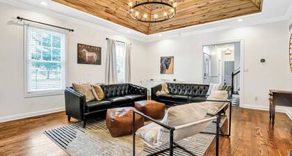 Shelby Stop on Bourbon Trail- HOT TUB