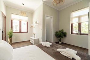 4 bedrooms, in-room safe, iron/ironing board, travel cot - Casa Chris Summary:<br>C (Chania)