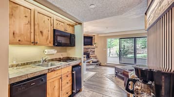 Microwave, dishwasher, coffee/tea maker, toaster