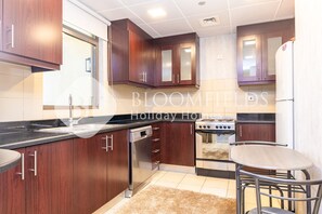 Fridge, microwave, oven, coffee/tea maker