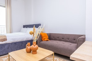 Een strijkplank/strijkijzer, gratis wifi, beddengoed