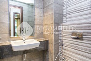Shower, towels