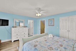 5 bedrooms, desk, iron/ironing board, WiFi - Pet Friendly! Oceanfront 5BR | Views | Hot Tub (North Topsail Beach)