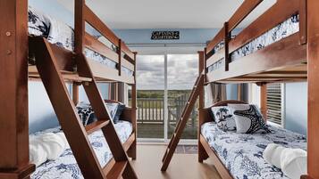 5 bedrooms, desk, iron/ironing board, WiFi