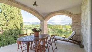 Outdoor dining - Borgo Majella by Rentbeat (Abbateggio)