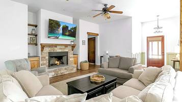 テレビ、書斎 / ワークスペース