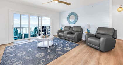 Oceanfront condo w/ balcony & rocket launch views