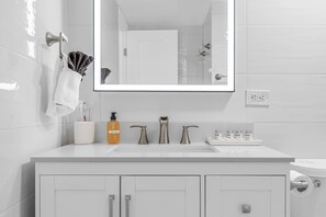 Shower, hair dryer, towels, shampoo - Oceanfront condo w/ balcony & rocket launch views (Satellite Beach)