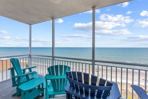 Property grounds - Oceanfront condo w/ balcony & rocket launch views (Satellite Beach)